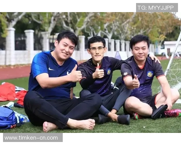 绿茵荣耀之巅见证激情碰撞与团队精神的极致绽放